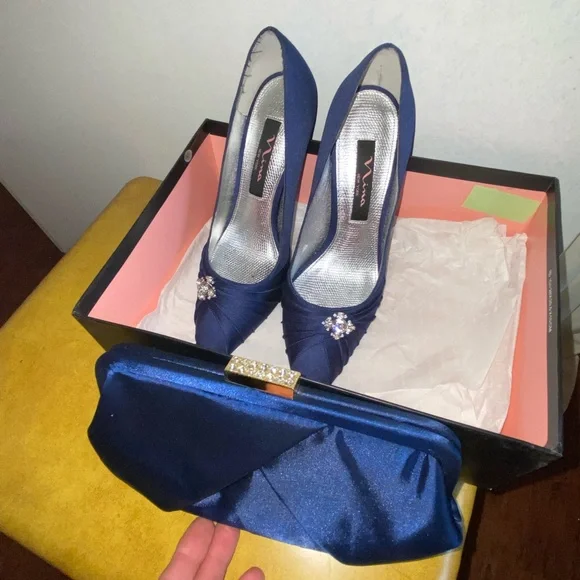 Alex Eveing dresses, shoes and handbag - Picture 4 of 12